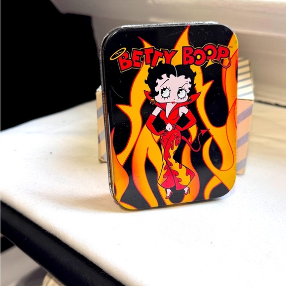 ✨HOST PICK✨ Vintage 2003 Betty Boop Tin Box with Flame Design - Picture 13 of 16